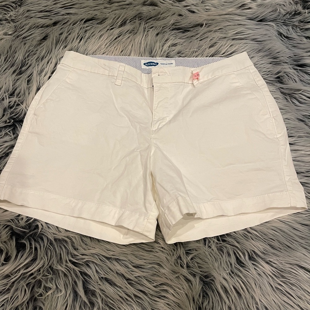 Old Navy White Everyday Shorts Size 8
Preowned
